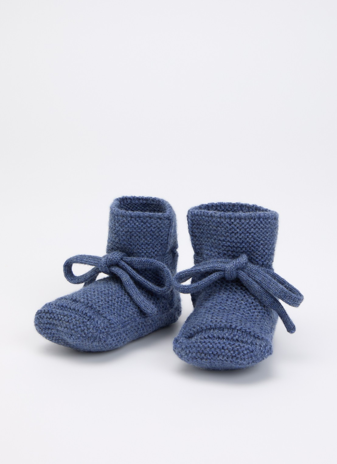 Hvid Booties babyslofjes met strikdetail - voorkant 2 staalblauw