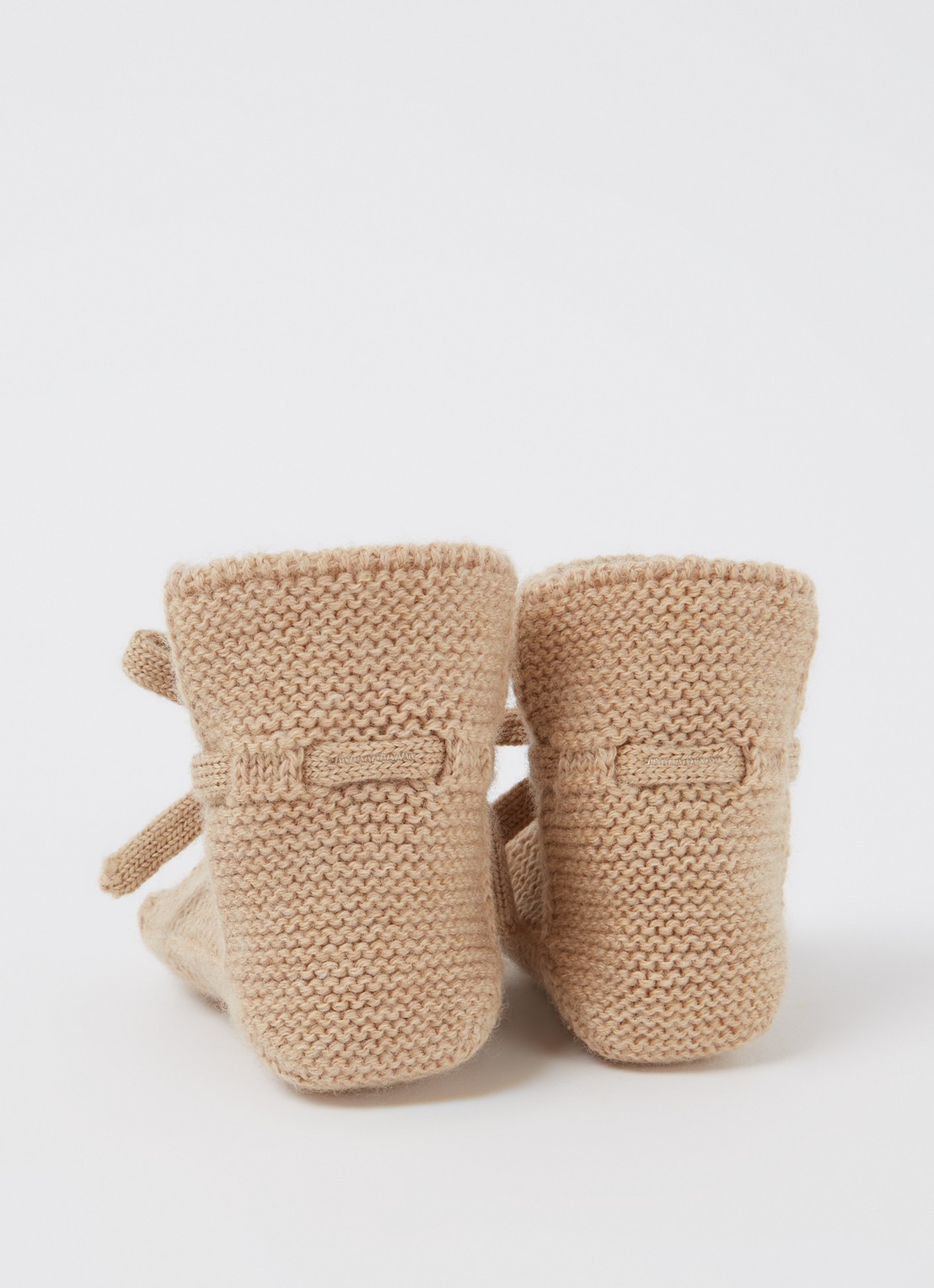 Hvid Booties gebreide babyslofjes van wol - achterkant 3 camel