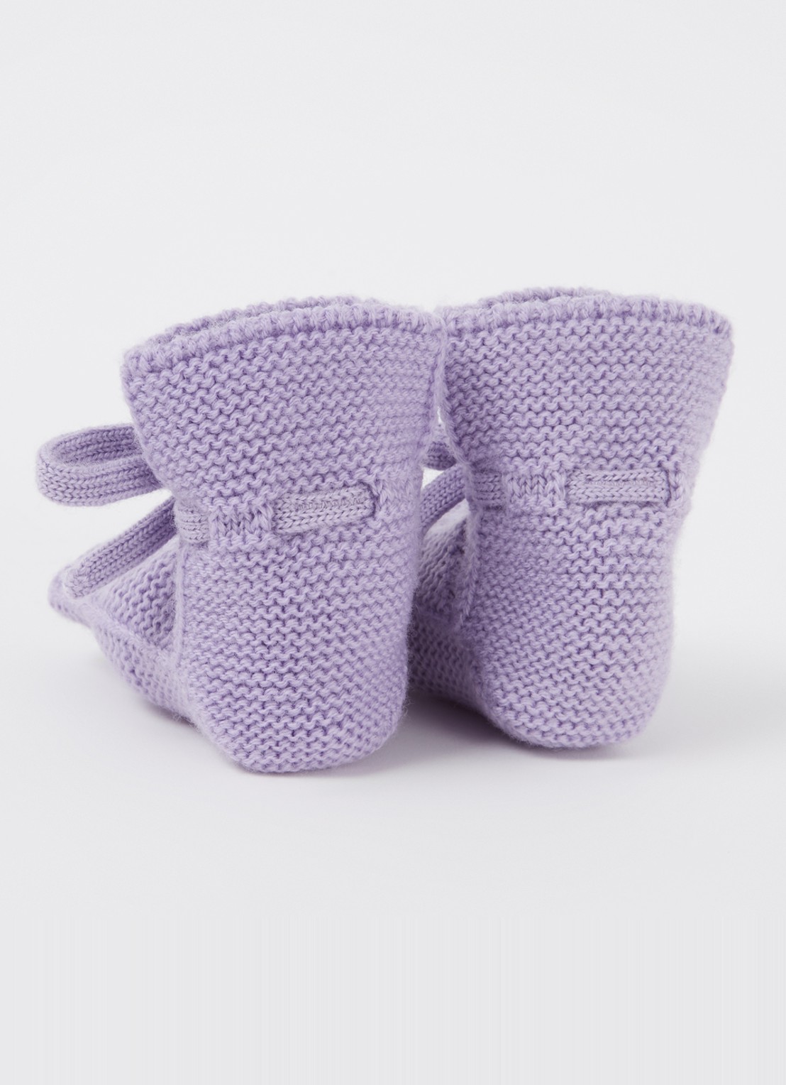 Hvid Booties gebreide babyslofjes van wol - achterkant lila