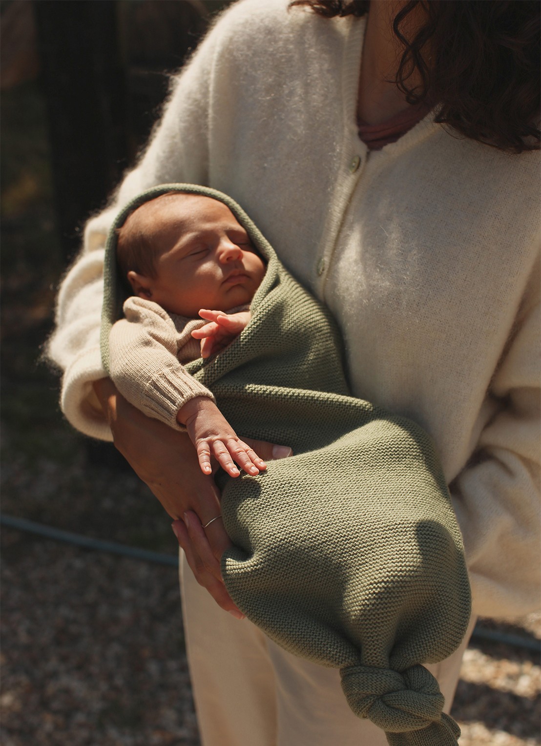 Hvid Cocoon van merino wol - voorkant 3 olijfgroen