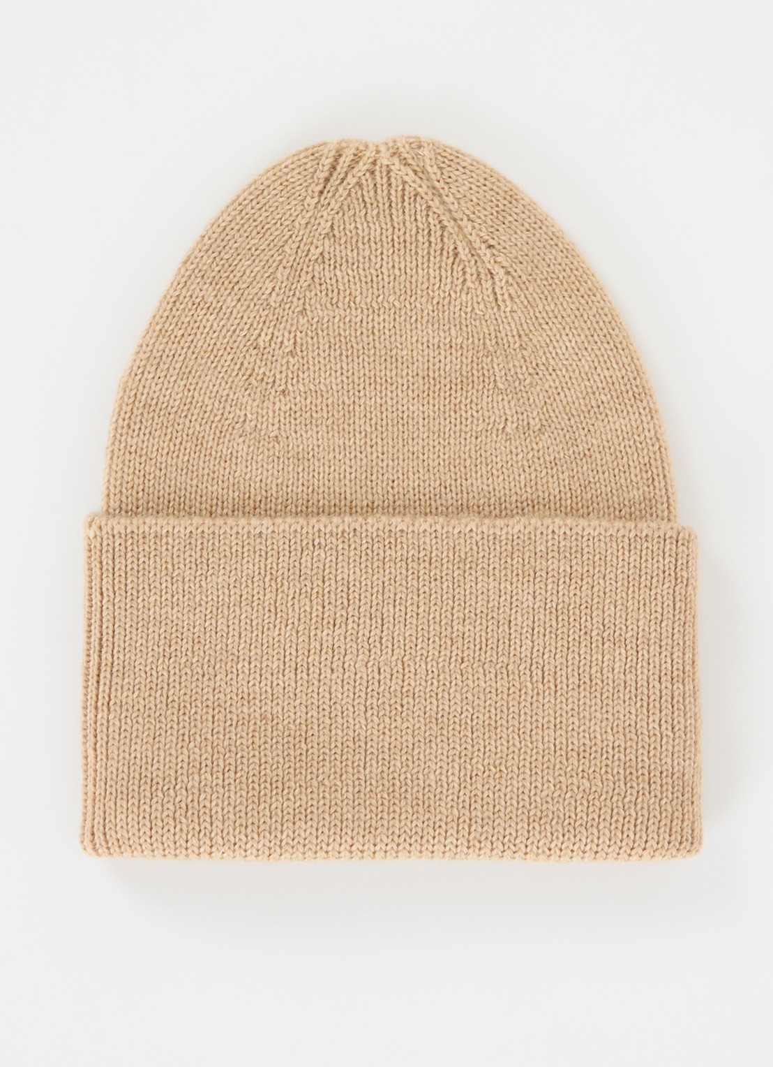 Hvid Fonzie grofgebreide muts van merino wol  - voorkant beige