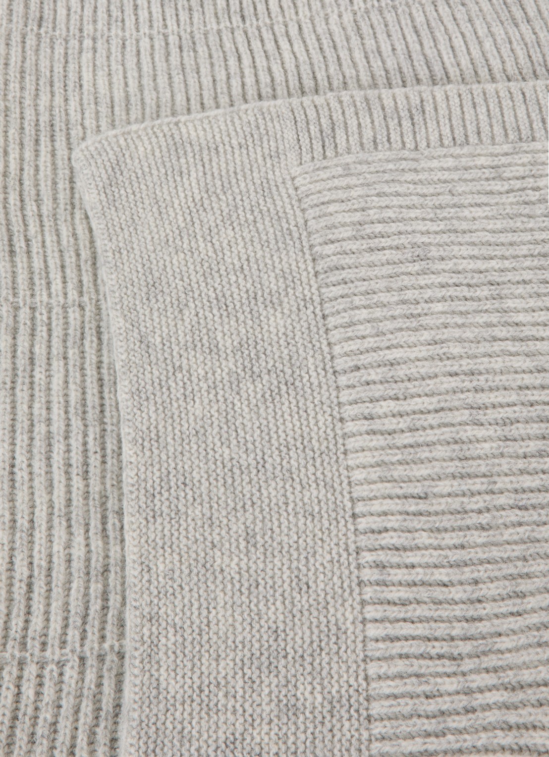 Hvid Gaston plaid van merino wol 140 x 100 cm - voorkant 2 lichtgrijs