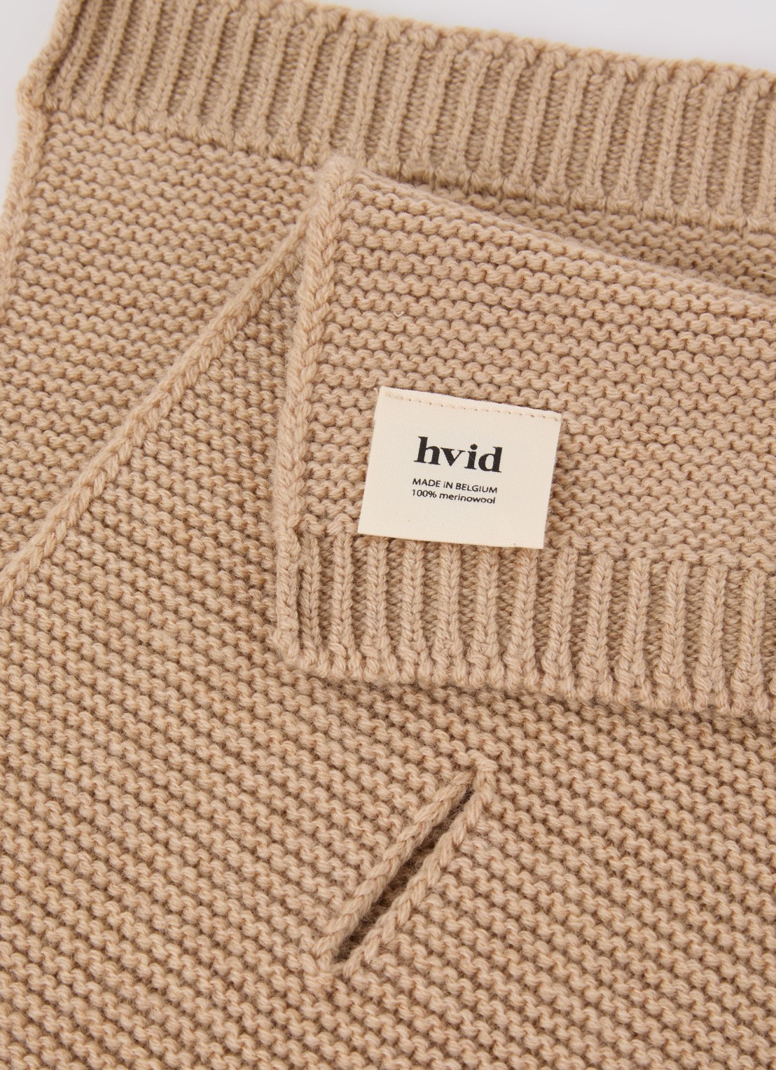 Hvid Ivo sjaal van merino wol 90 x 20 cm - detail 3 camel