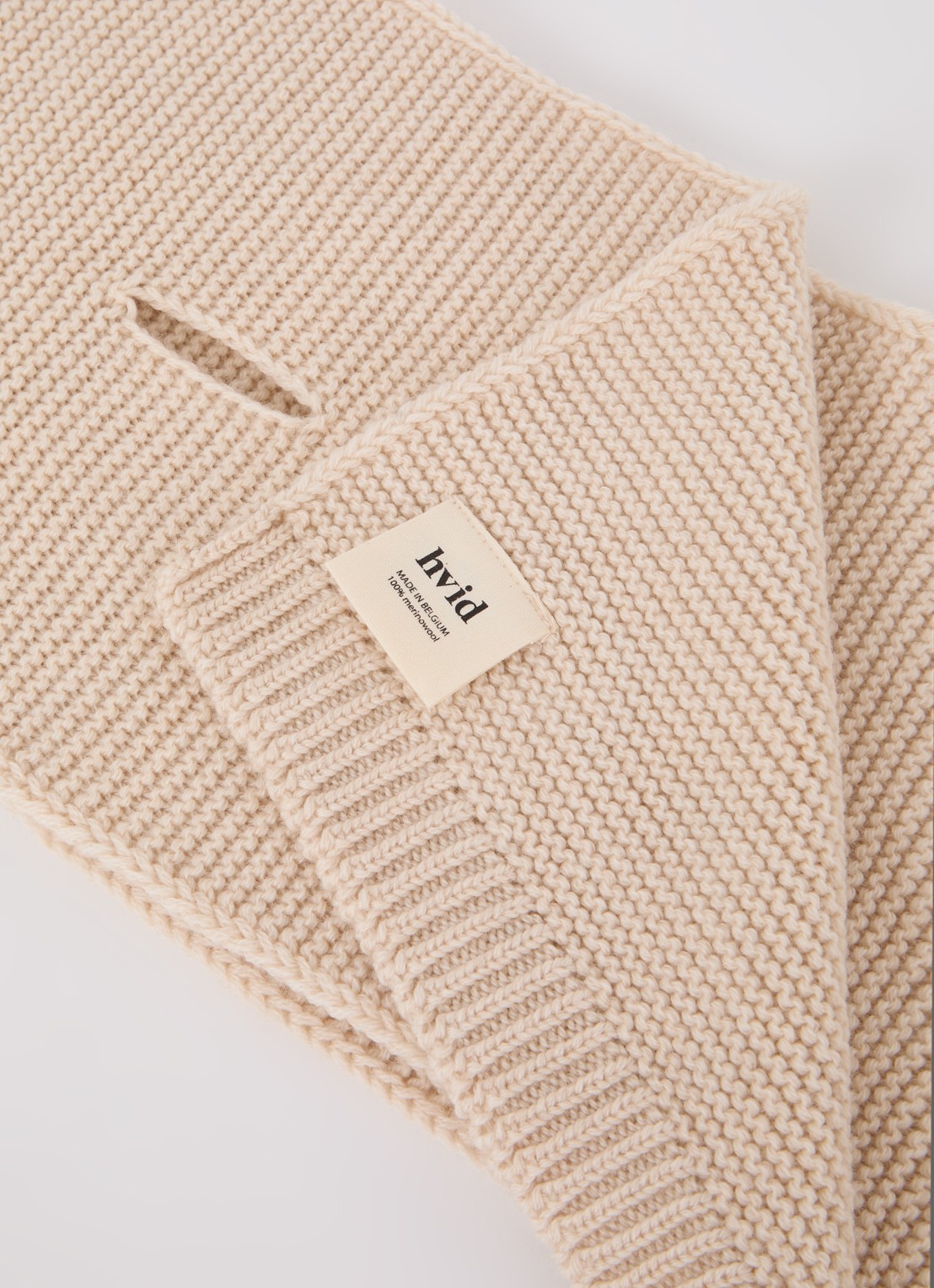 Hvid Ivo sjaal van merino wol 90 x 20 cm - detail 2 beige