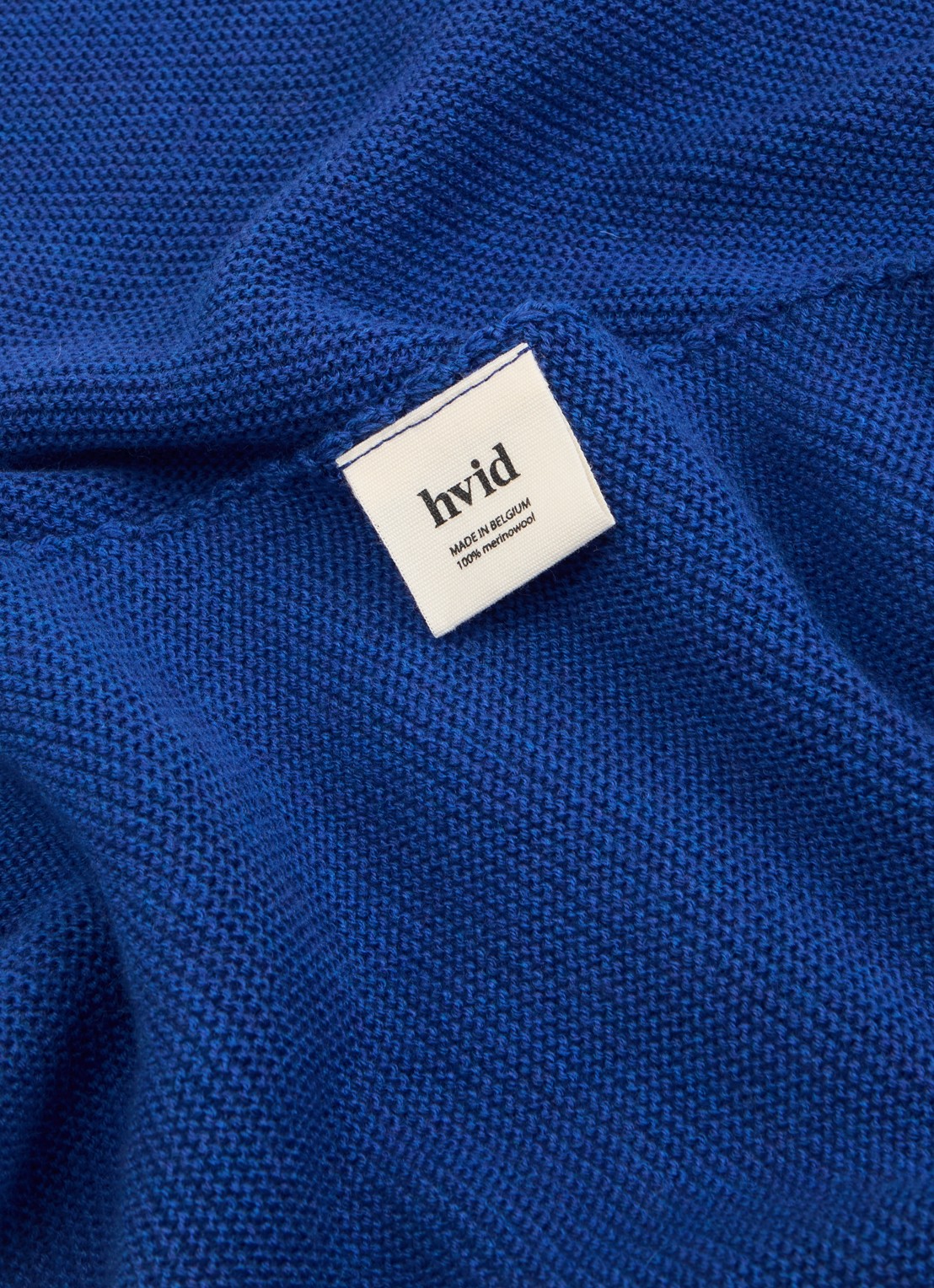 Hvid Josephina grofgebreide sjaal van merino wol 135 x 35 cm - detail 4 kobaltblauw