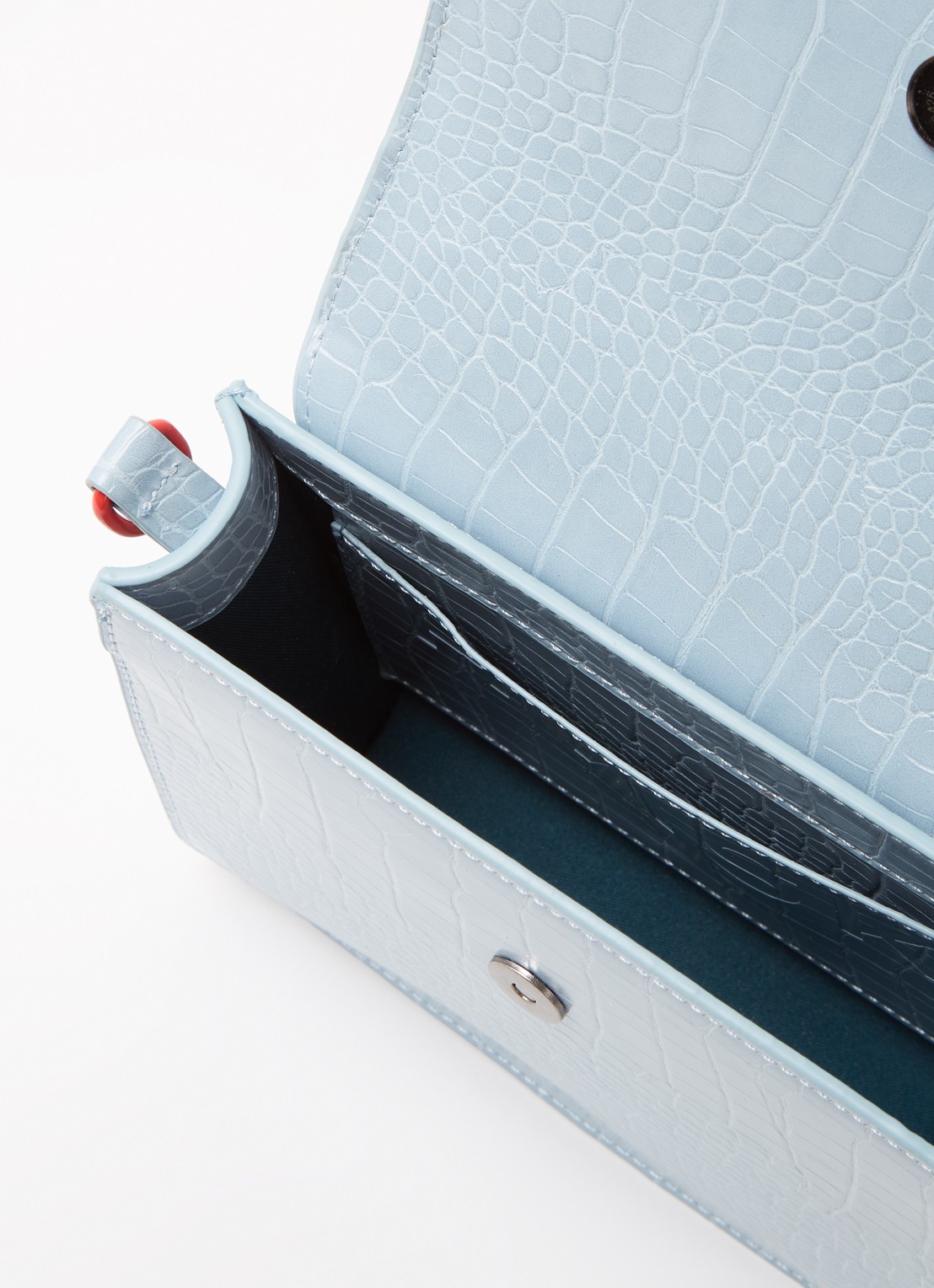 HVISK Cayman crossbodytas met crocostructuur - detail 2 lichtblauw