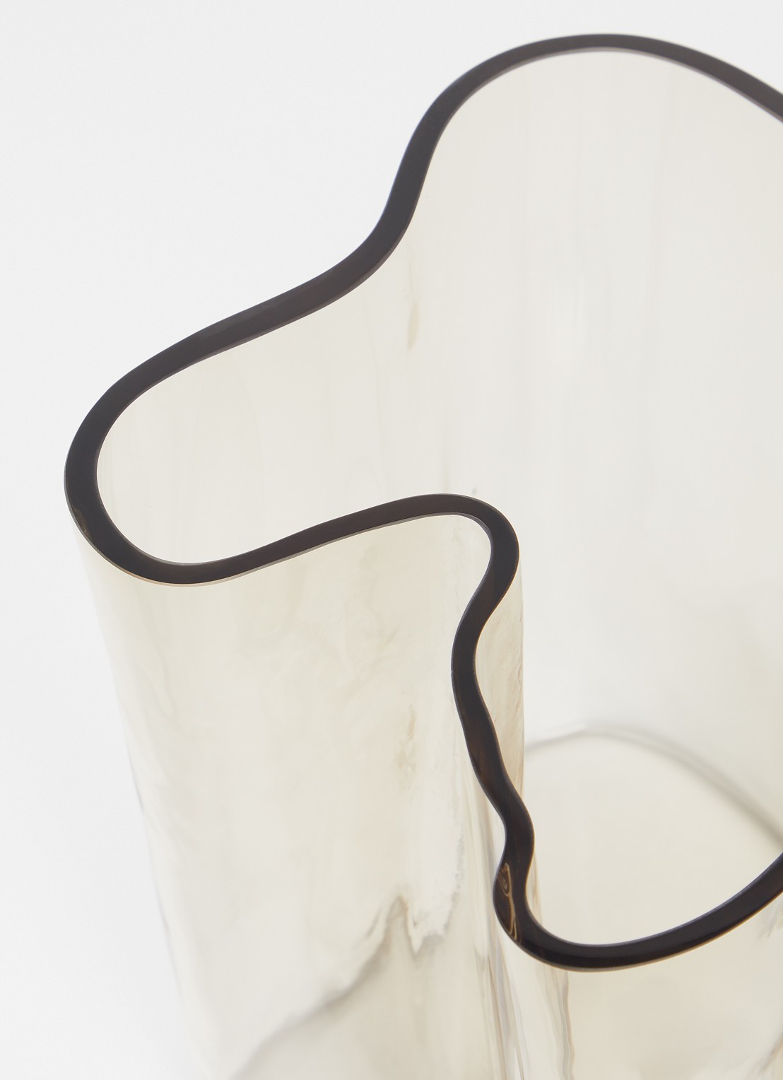 Iittala Alvar Aalto vaas 20 cm - voorkant 2 lichtbruin