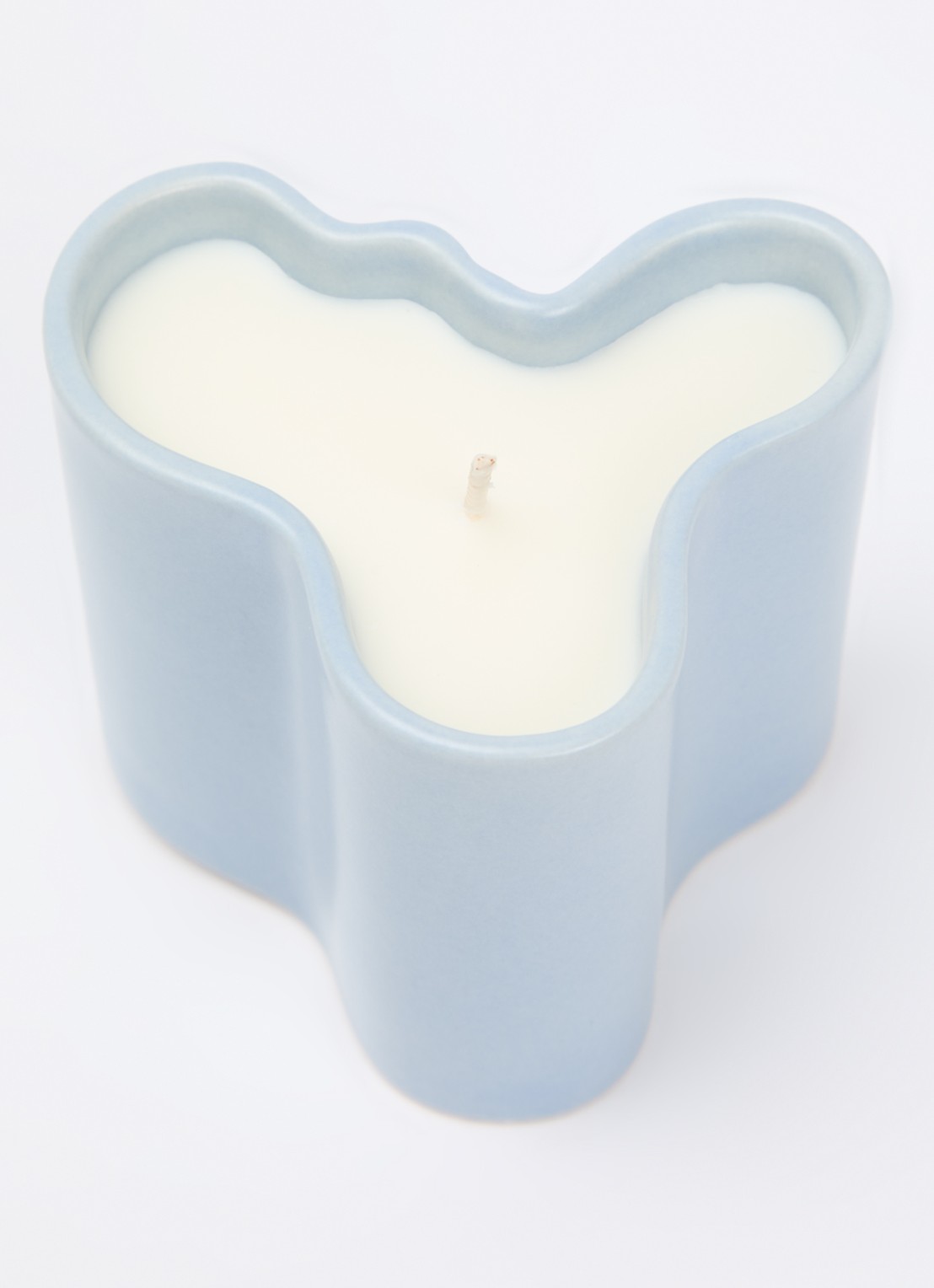 Iittala Alvar Aalto Water geurkaars 405 gram - voorkant 2 lichtblauw