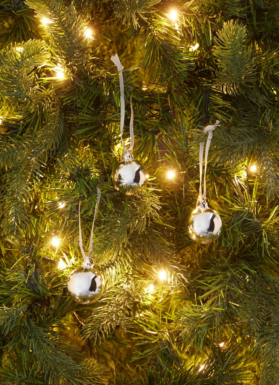 Iittala Kerstbal 4 cm set van 5 - voorkant 3 zilver