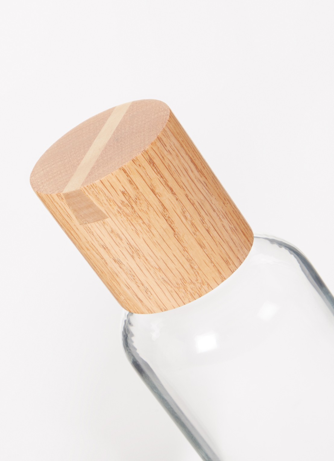 Iittala Meno waterfles eikenhout 50 cl - voorkant 2 transparant
