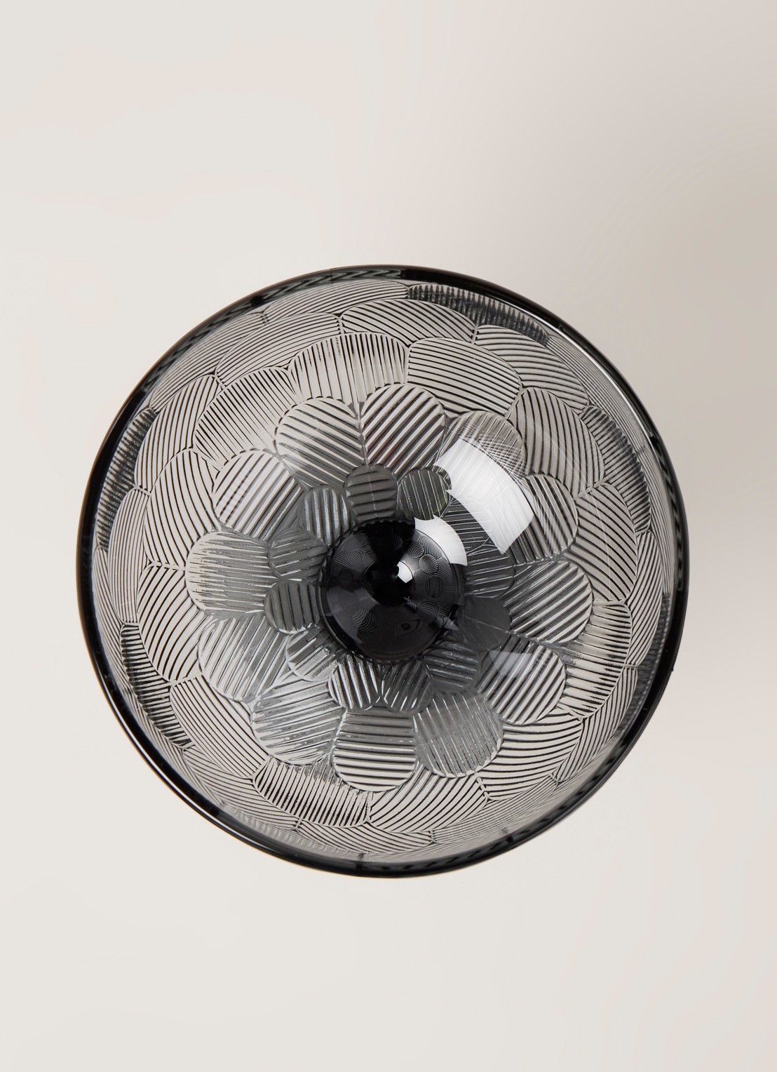 Iittala Miranda schaal op voet 11,5 cm - detail donkergrijs