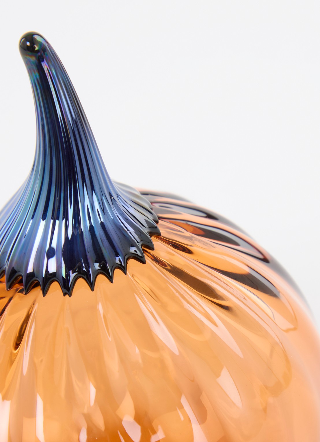 Iittala Pumpkin van glas 9,5 cm - detail donkeroranje
