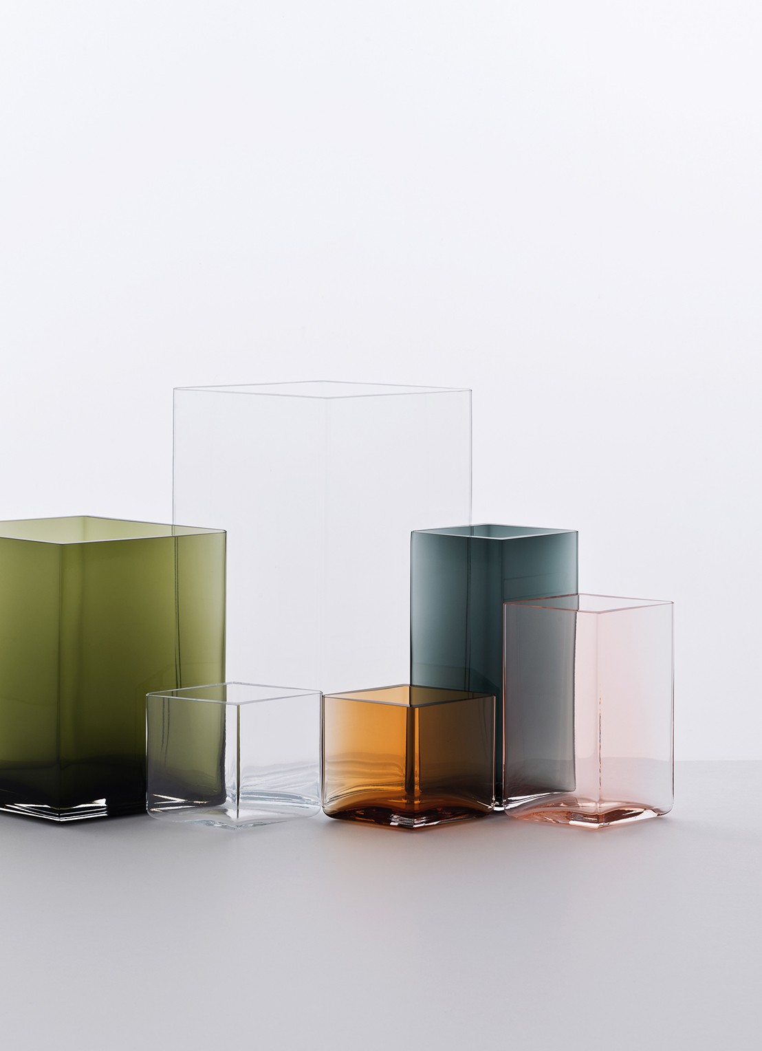 Iittala Ruutu vaas 18 cm - detail 2 grijs