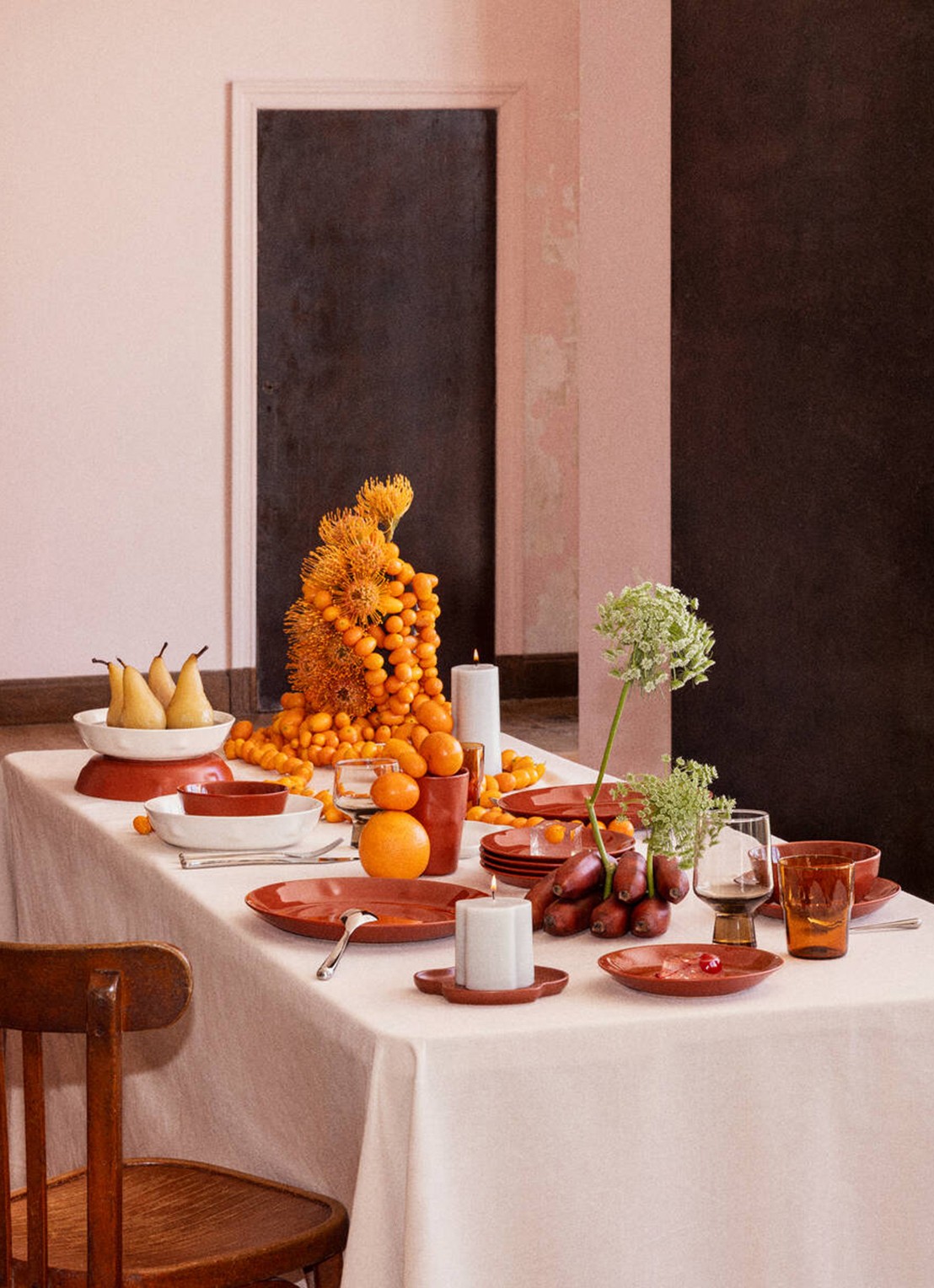 Iittala Serveerschaal van porselein 27 cm - voorkant 3 bruin