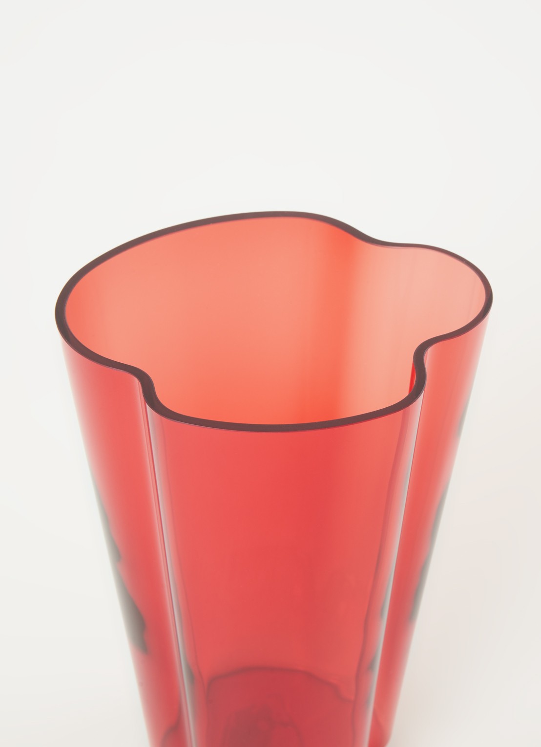 Iittala Vaas 22 cm - voorkant 2 cranberryrood