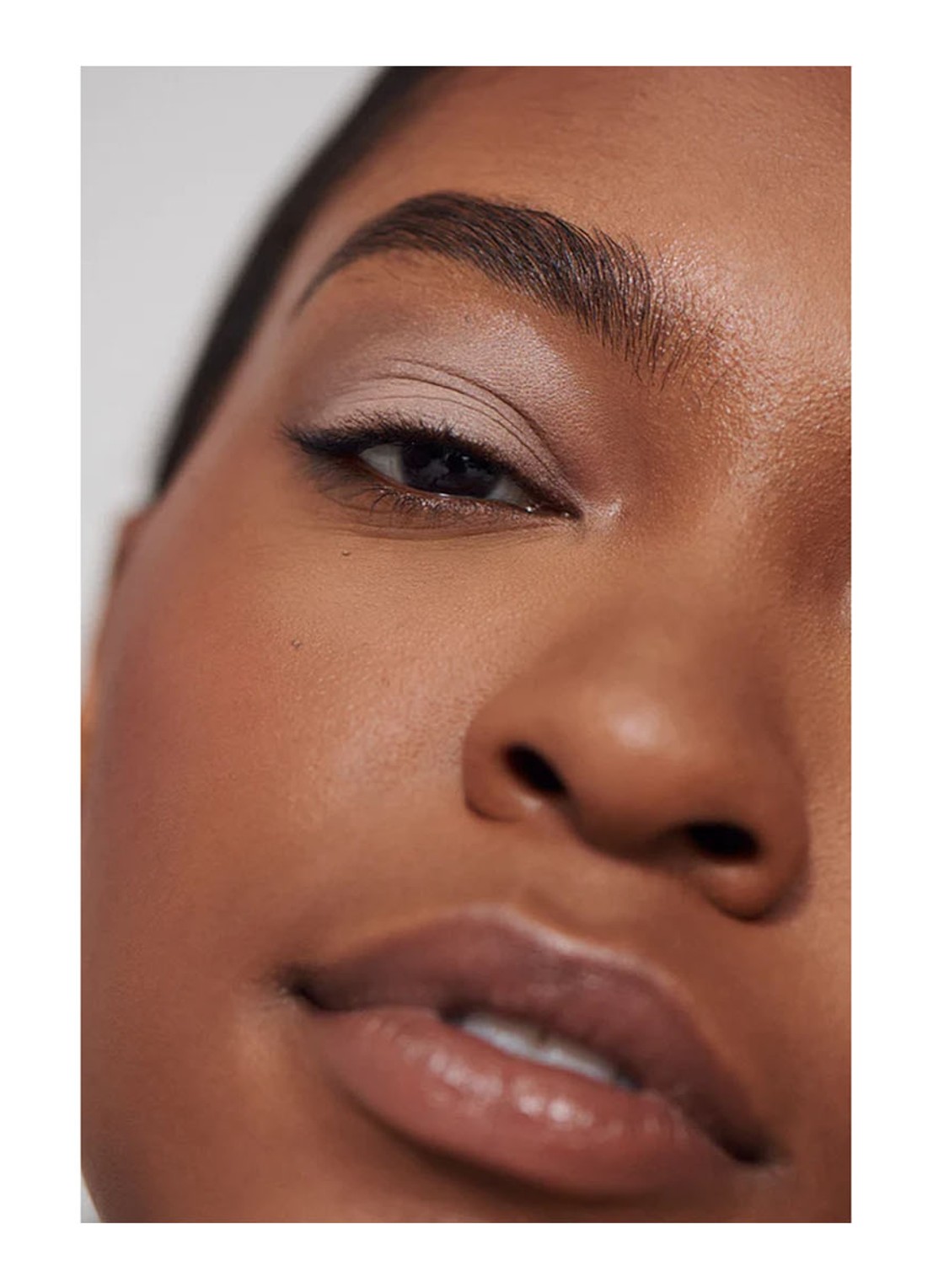 ILIA Beauty Liquid Powder Matte Eye Tint - vloeibare oogschaduw - detail 6 cork