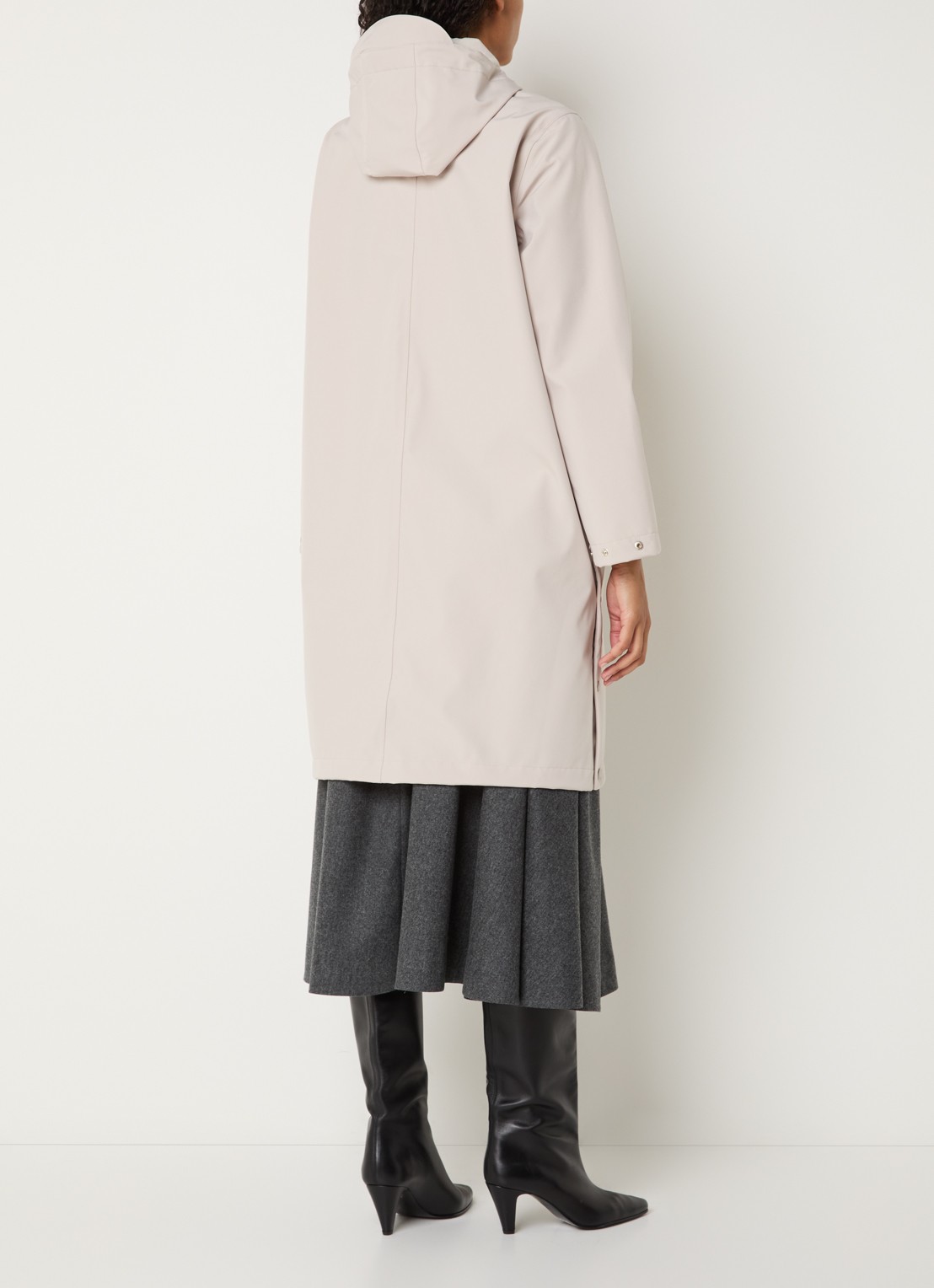 Ilse Jacobsen Daybreak softshell regenjas met klepzakken - achterkant beige