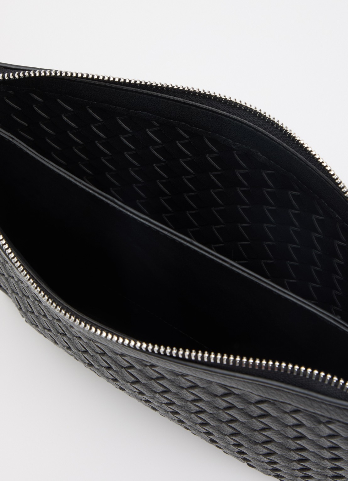 Ilse Jacobsen Gevlochten clutch met afneembare schouderriem - detail 3 zwart
