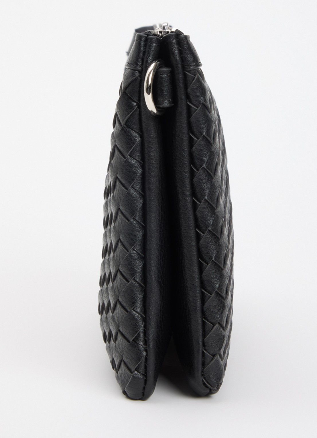 Ilse Jacobsen Gevlochten clutch met afneembare schouderriem - detail 4 zwart