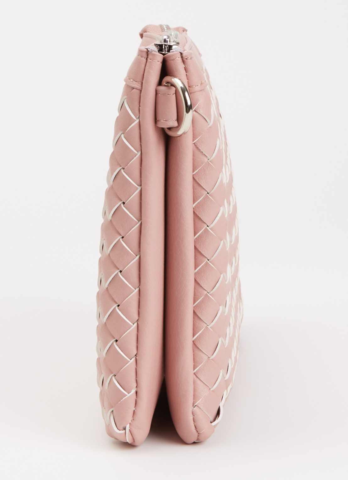 Ilse Jacobsen Gevlochten clutch met afneembare schouderriem - detail 4 zalmroze
