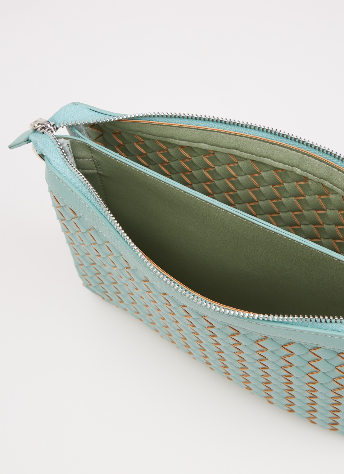 Ilse Jacobsen Gevlochten clutch met afneembare schouderriem - detail 3 mint
