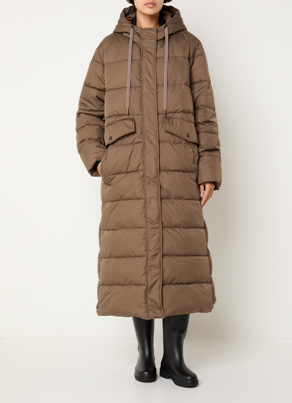 Ilse Jacobsen Longline puffer jack met capuchon - detail bruin