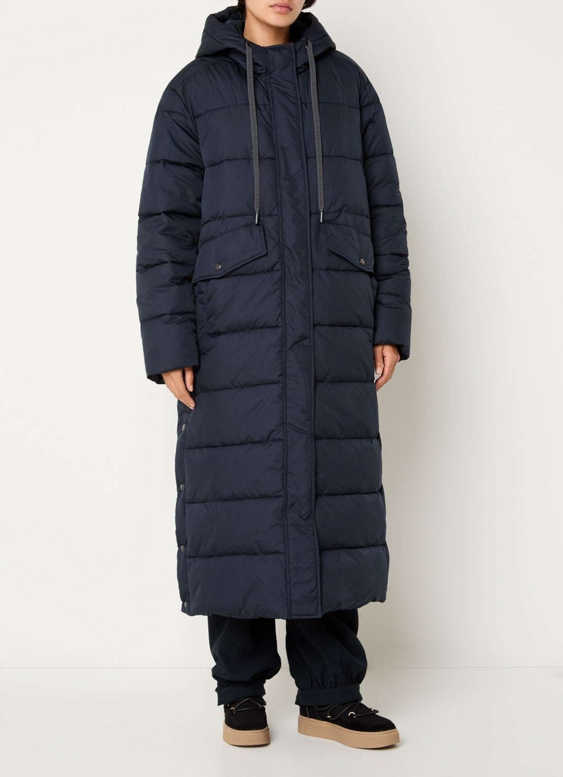 Ilse Jacobsen Longline puffer jack met capuchon - detail donkerblauw