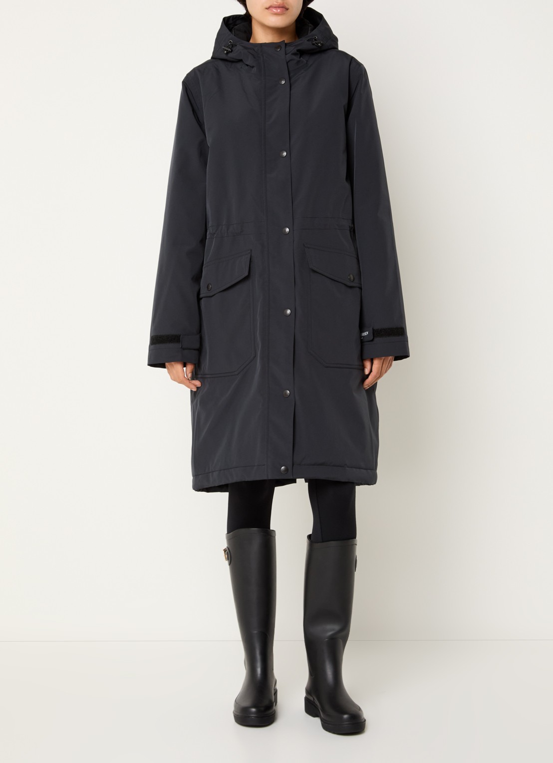 Ilse Jacobsen Longline regenjas met klepzakken - detail zwart