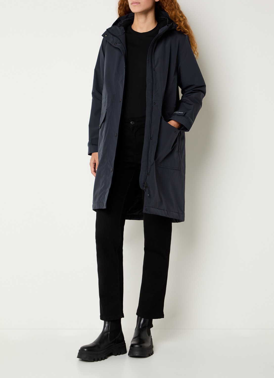 Ilse Jacobsen Longline regenjas met klepzakken - voorkant 2 donkerblauw