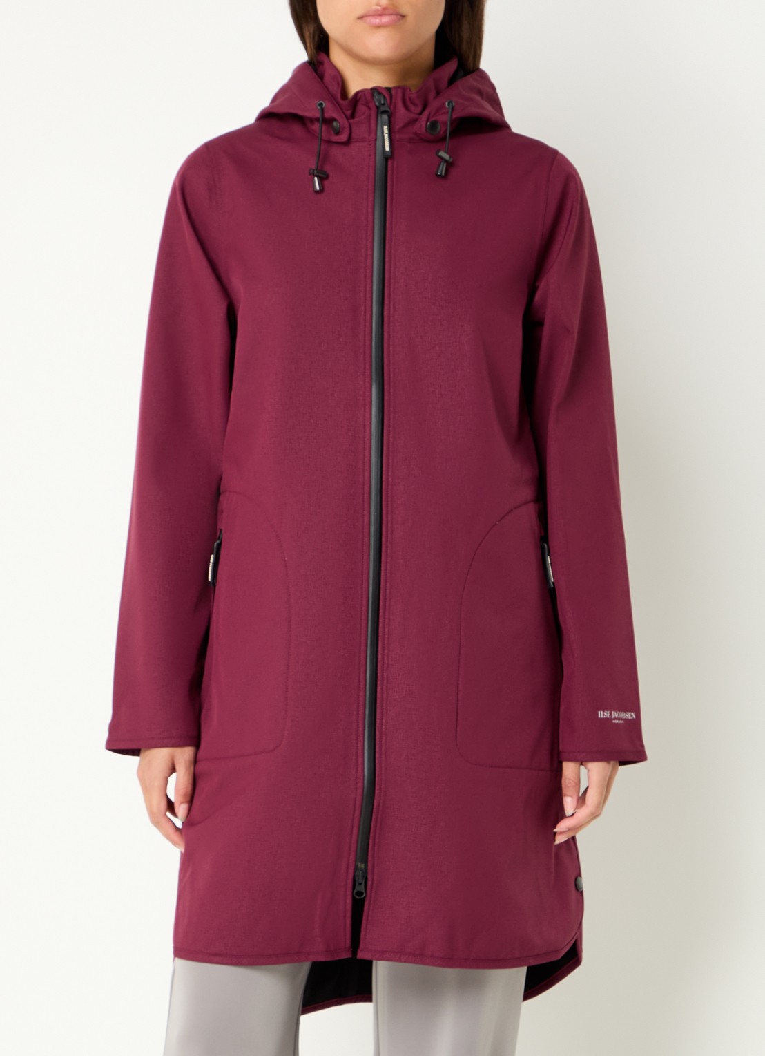 Ilse Jacobsen Rain128 softshell regenjas met afneembare capuchon - detail 4 bordeauxrood