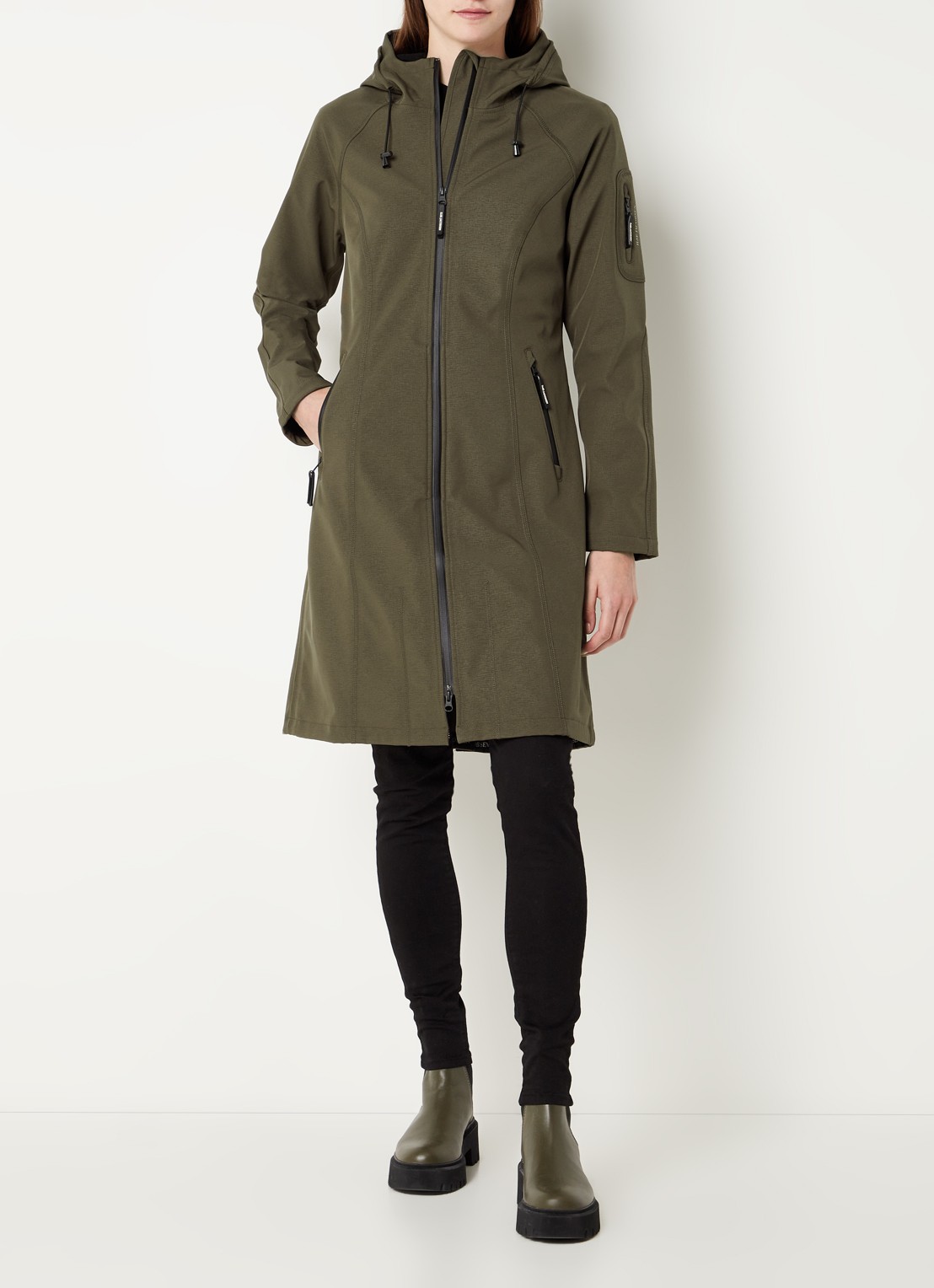 Ilse Jacobsen Rain37L softshell regenjas met gesealde rits  - voorkant 2 donkergroen