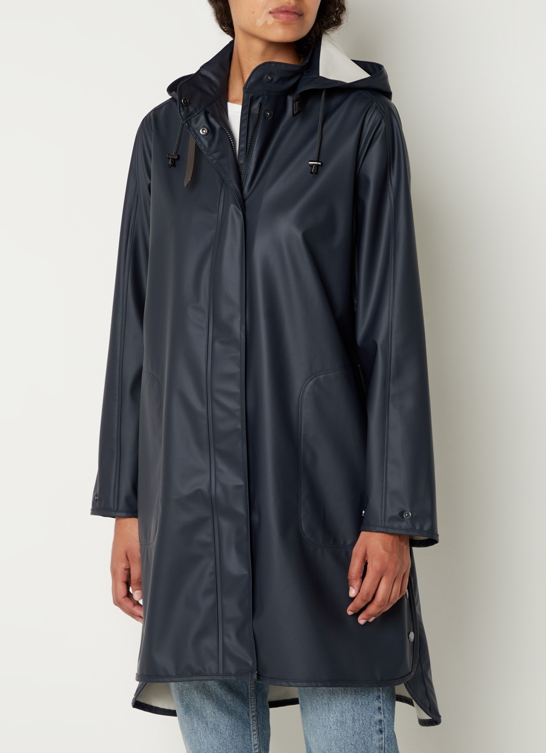 Ilse Jacobsen Rain71 regenjas met afneembare capuchon en steekzakken - detail 4 donkerblauw