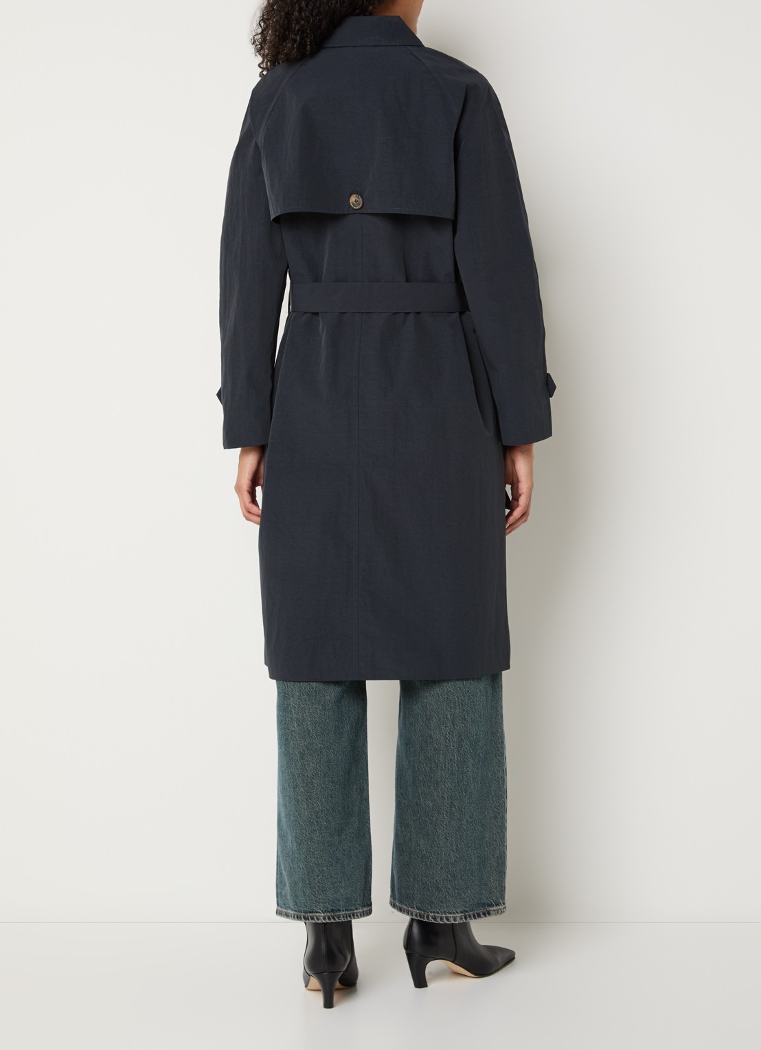 Ilse Jacobsen Rainvision double-breasted trenchcoat met steekzakken en strikceintuur - achterkant donkerblauw