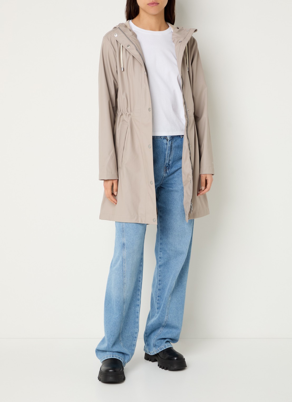 Ilse Jacobsen Regenjas met capuchon en steekzakken - voorkant 3 beige