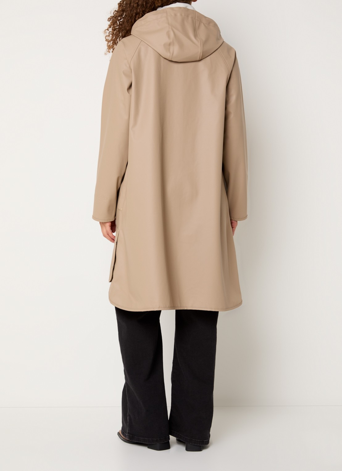 Ilse Jacobsen Regenjas met capuchon en steekzakken - achterkant beige