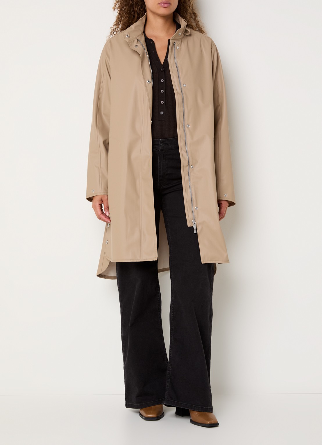 Ilse Jacobsen Regenjas met capuchon en steekzakken - voorkant 4 beige