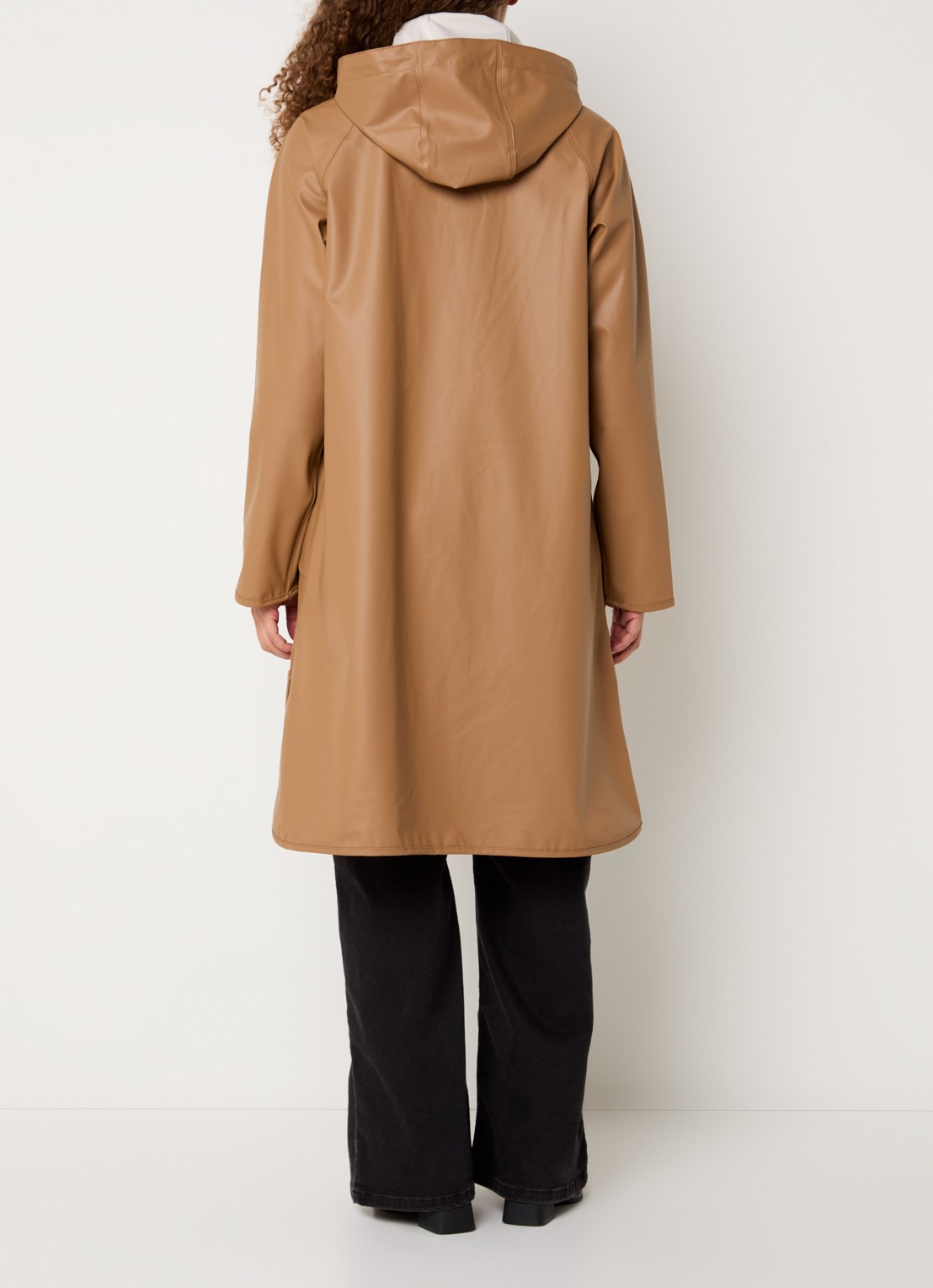 Ilse Jacobsen Regenjas met capuchon en steekzakken - achterkant cognac