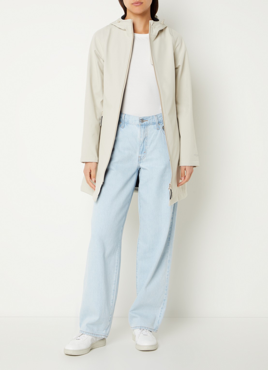 Ilse Jacobsen Softshell jack met capuchon en ritszakken - voorkant 2 beige