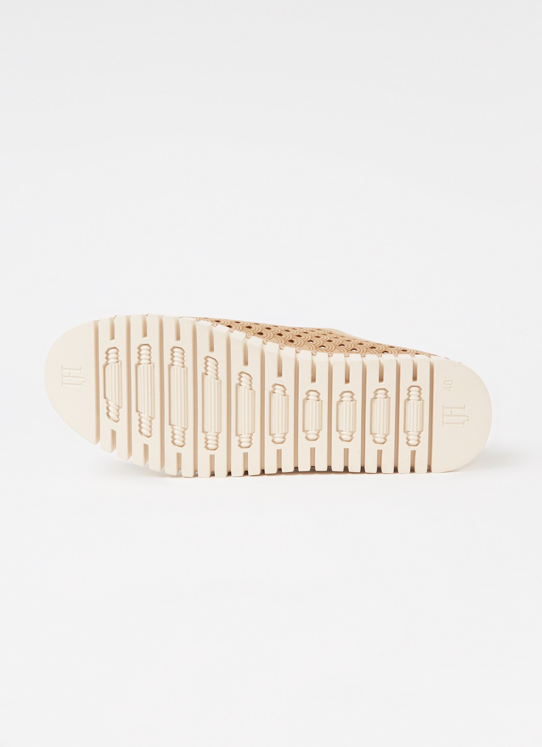 Ilse Jacobsen Tulip slip-on met cut-out details - detail 4 camel