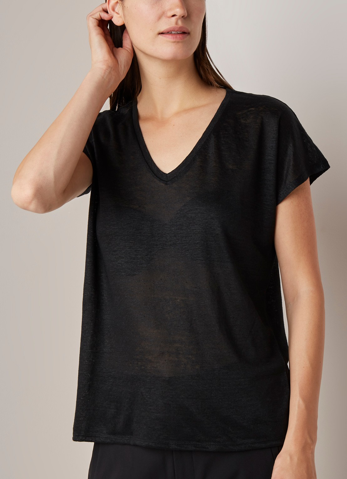 InWear Faylinn semi-transparant T-shirt van linnen - detail 3 zwart