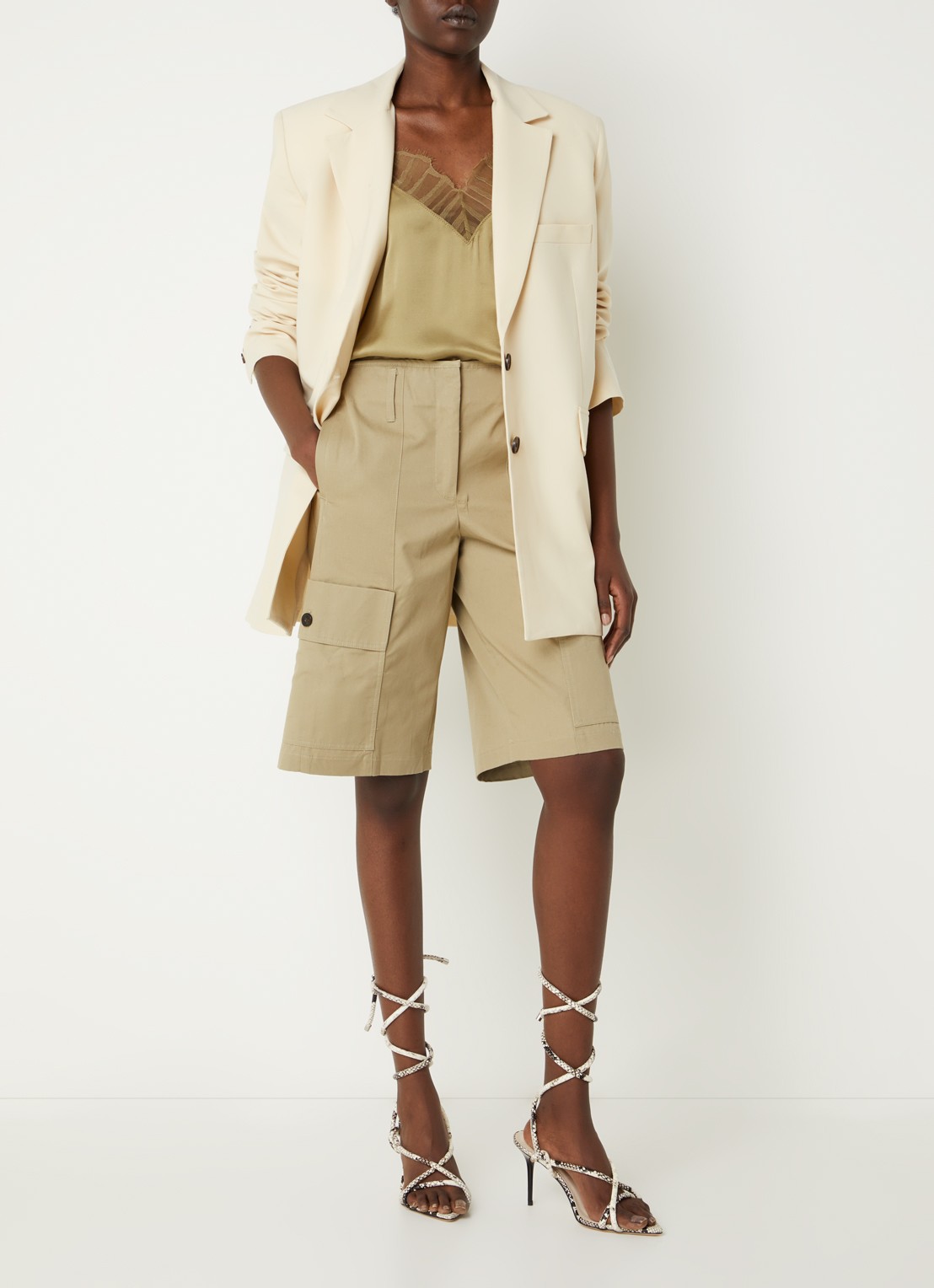 IRO Alapi blazer in wolblend met klepzakken - voorkant 4 beige