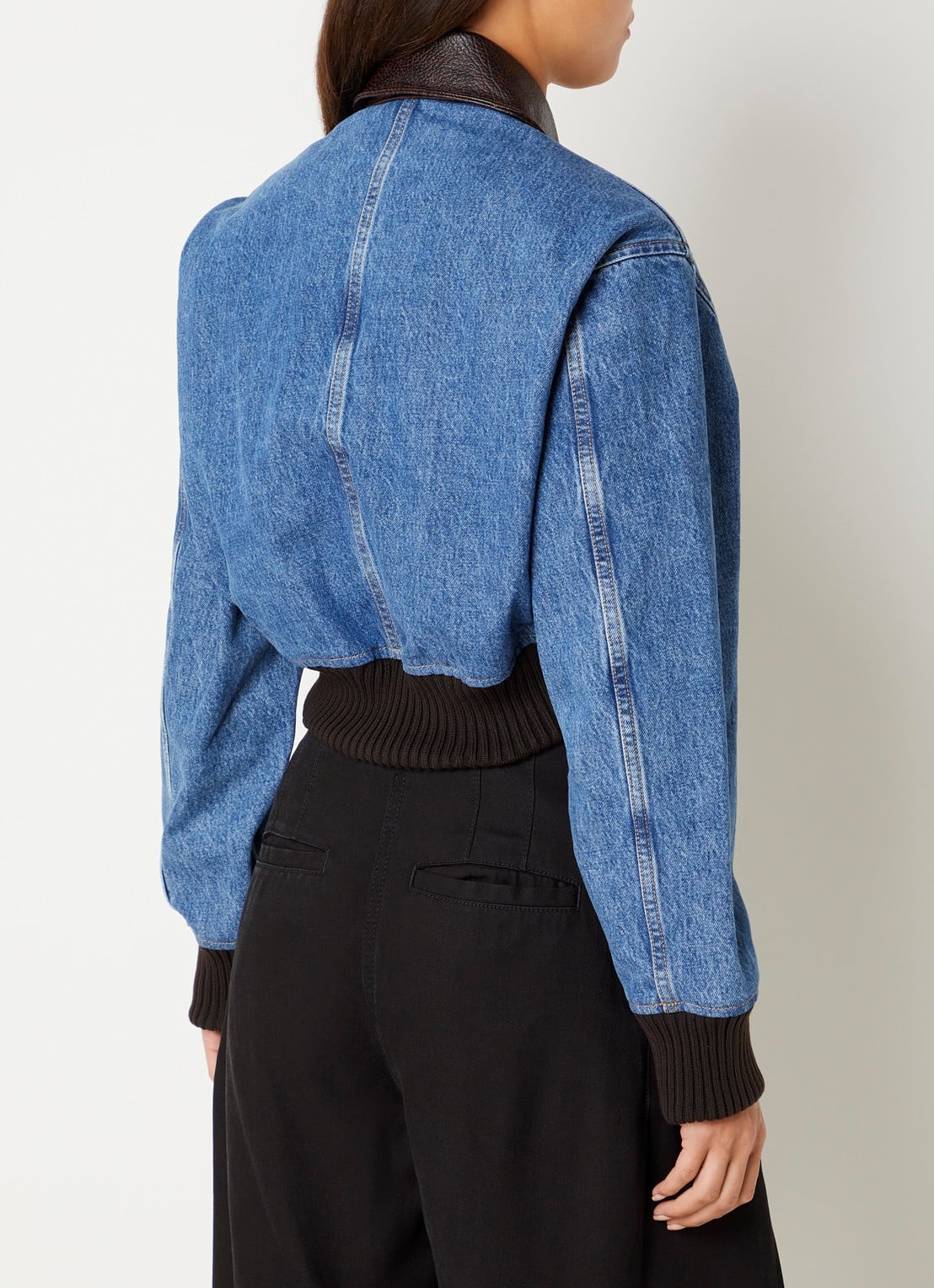 IRO Audace cropped jack van denim met steekzakken - achterkant 4 indigo
