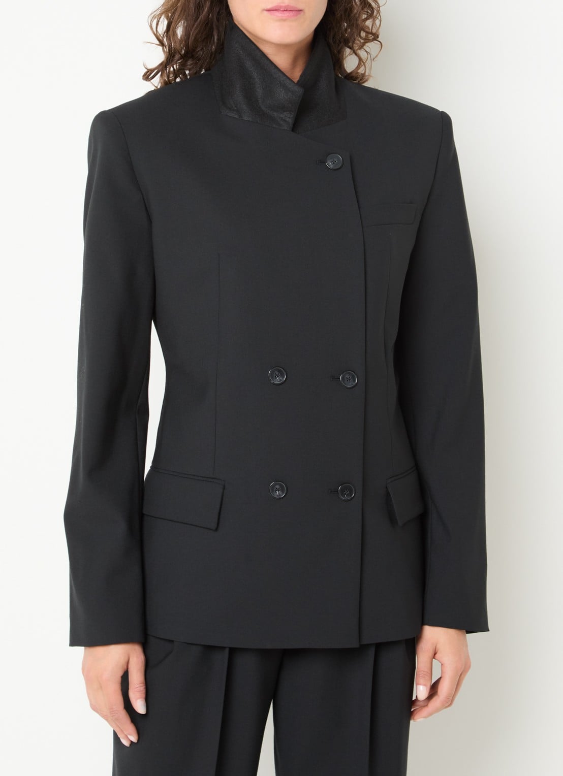 IRO Bluff double-breasted blazer in wolblend met opstaande kraag - detail zwart