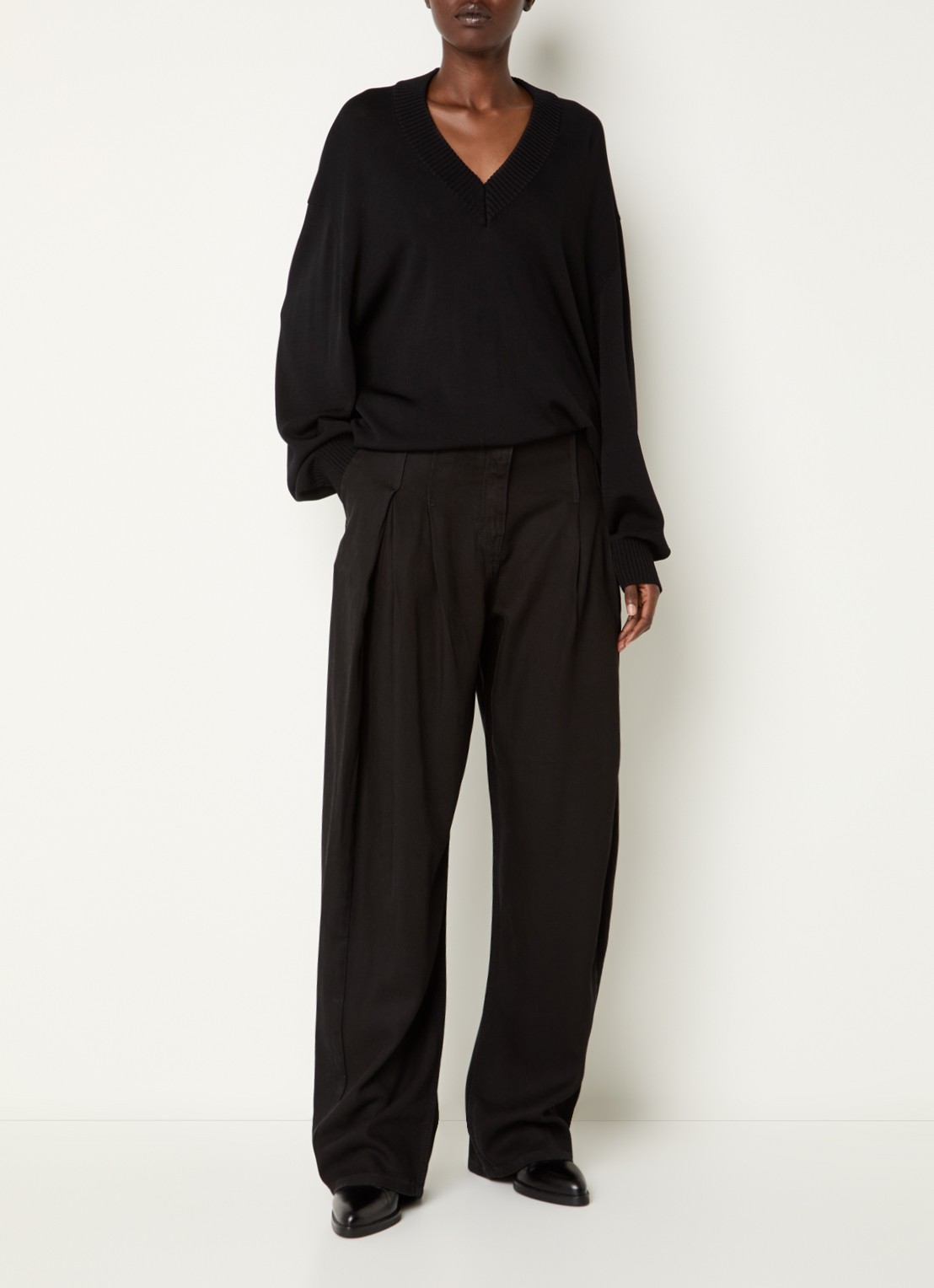IRO Brise oversized ribgebreide trui met V-hals - voorkant 3 zwart