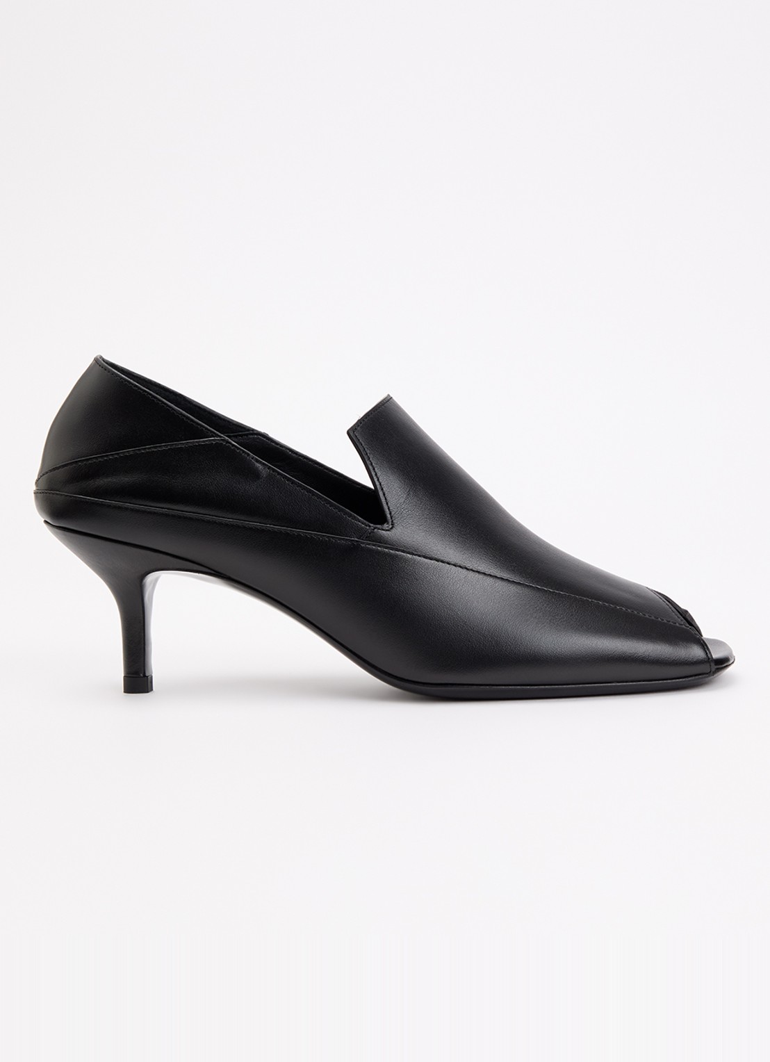 IRO Doll pump van leer  - voorkant 4 zwart