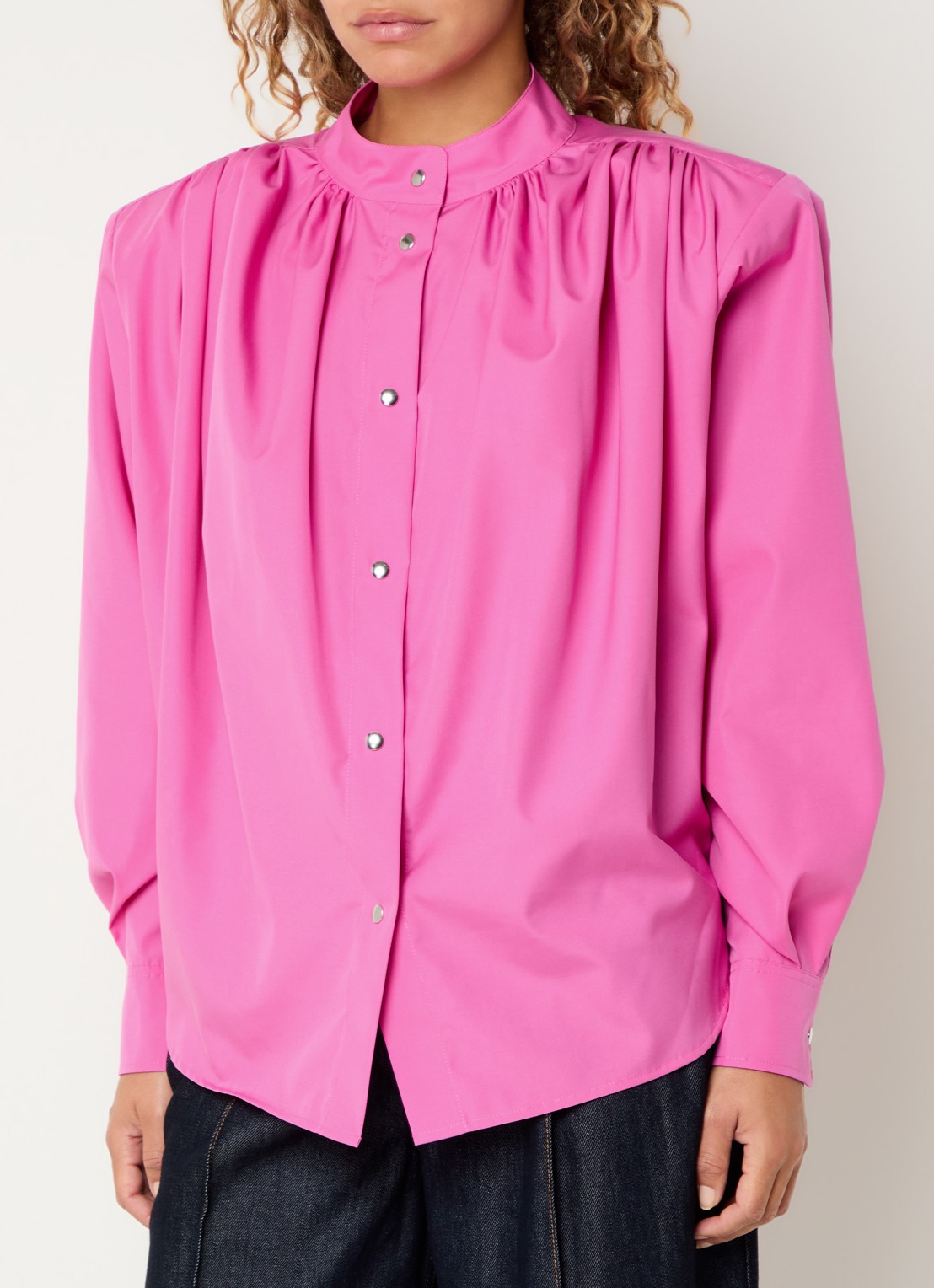 IRO Fever blouse met opstaande kraag - detail 2 fuchsia