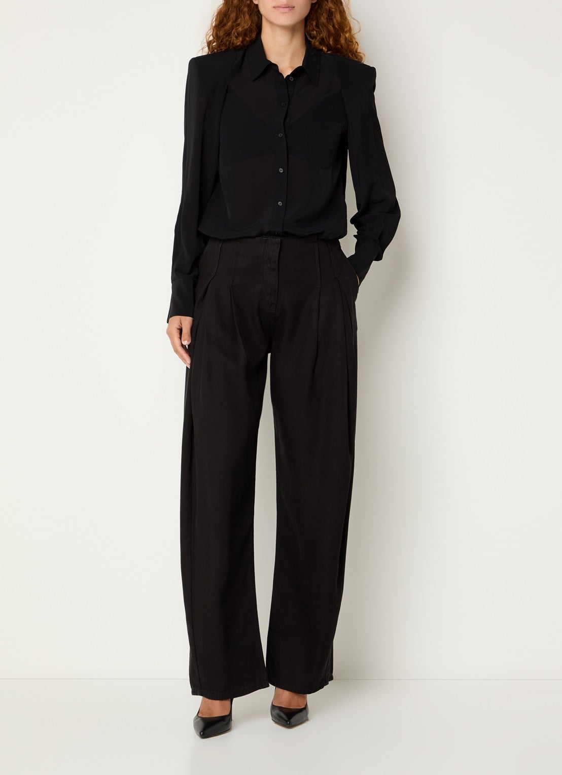 IRO Foxie semi-transparante blouse met borstzak - voorkant 2 zwart