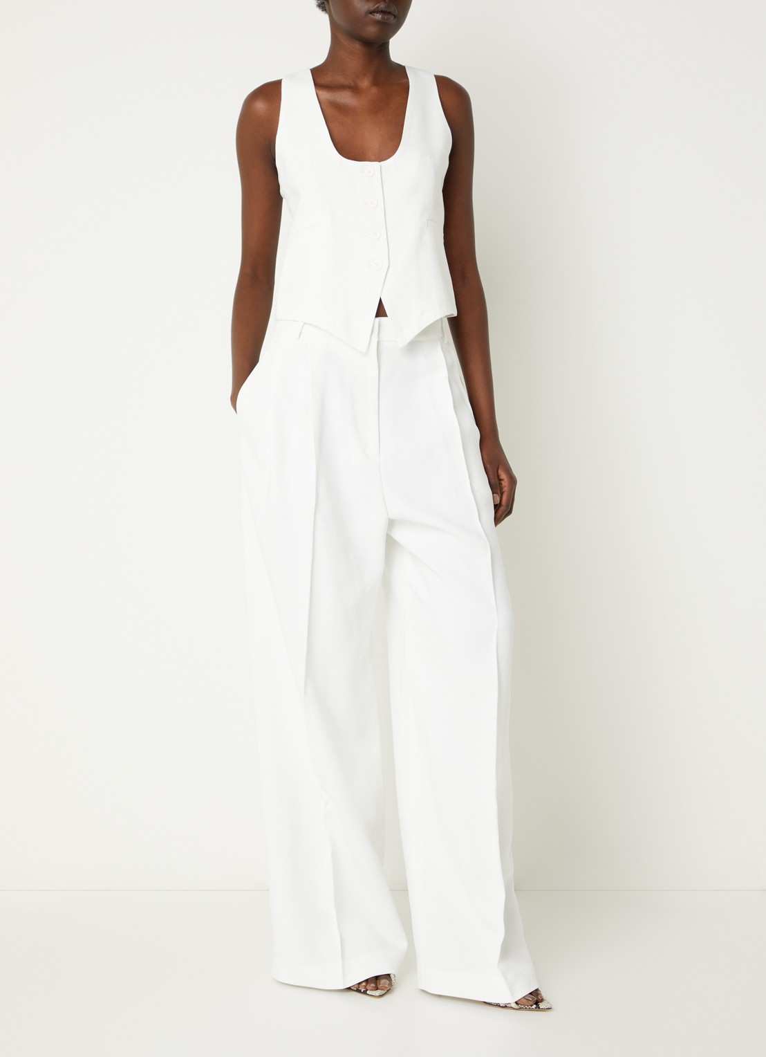 IRO Helis high waist wide leg pantalon met persplooi - voorkant 2 gebroken wit