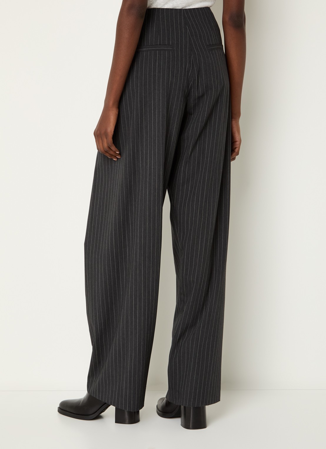 IRO Kalie high waist tapered fit pantalon in wolblend met krijtstreep - achterkant antraciet