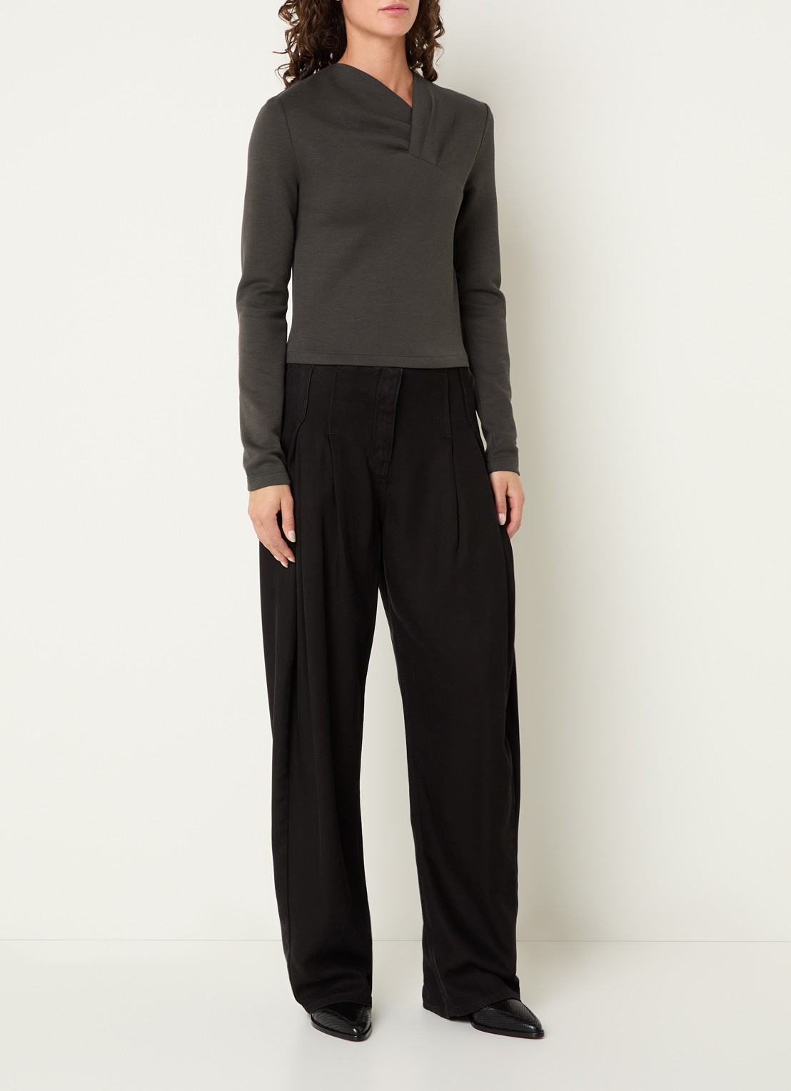 IRO Mala top met asymmetrische hals - voorkant 2 taupe